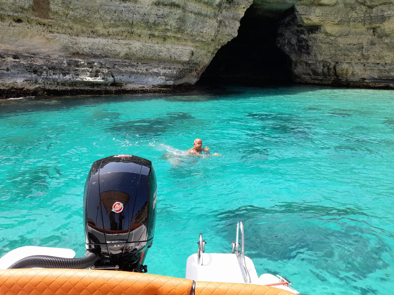 Escursioni in barca Otranto,visita alle grotte mulino d'acqua (grotta sfondata),baia murrune, baia turchi  — foto 5
